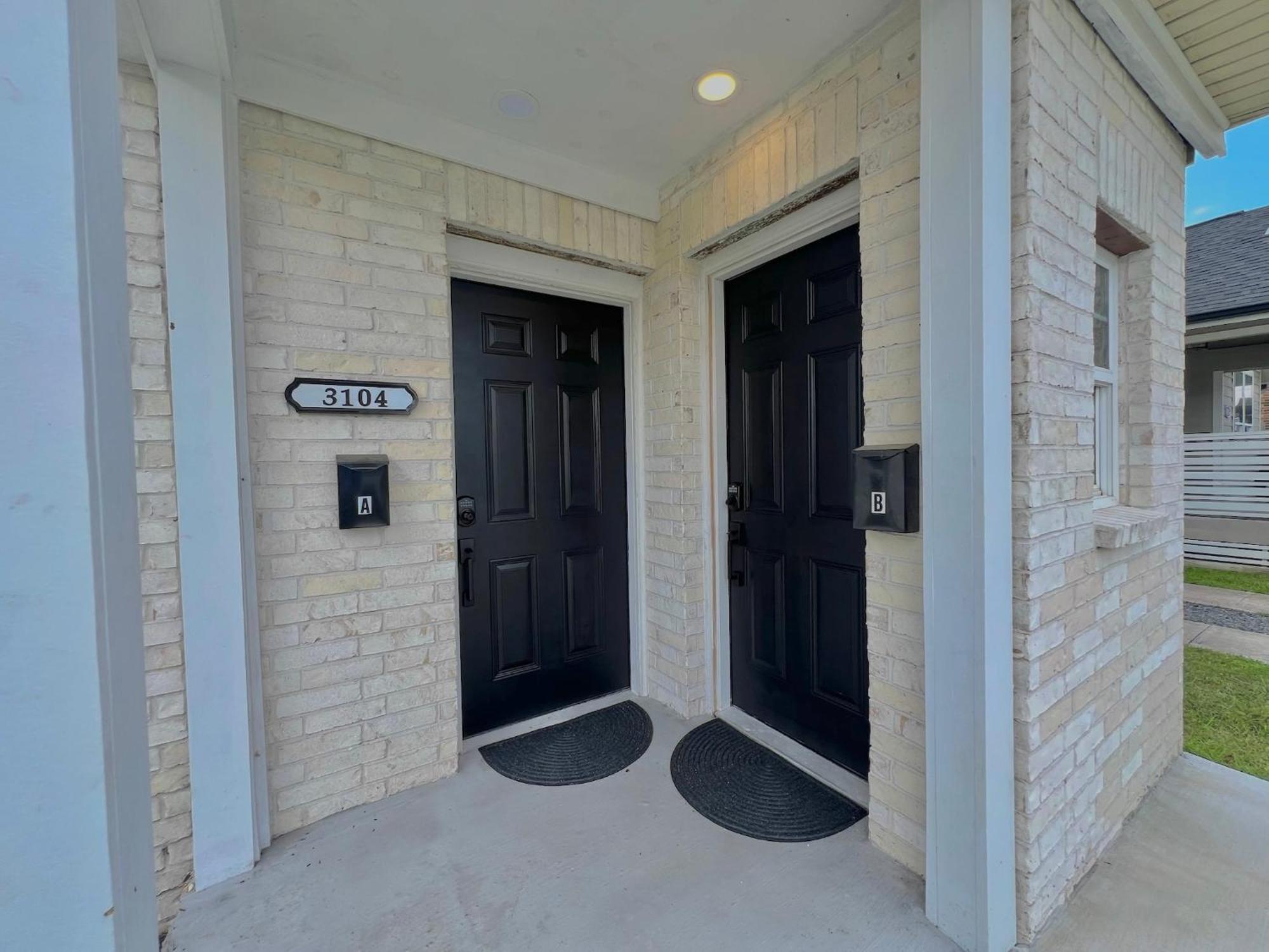 Long Term, Blackout Curtain, 2 Monitor, King Bed In 2 Bedroom Pansiyon Houston